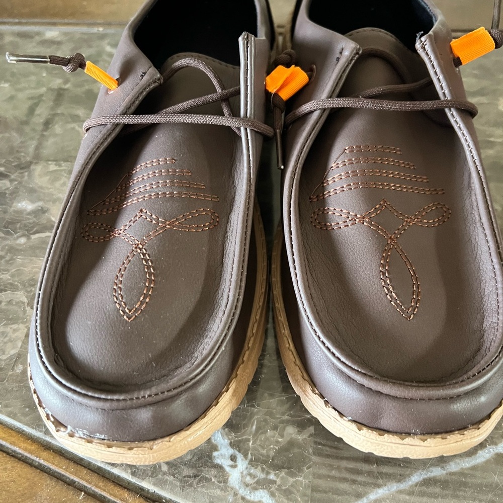 Men's Brown shoes with Contrast Stitching and Lace Details size 12